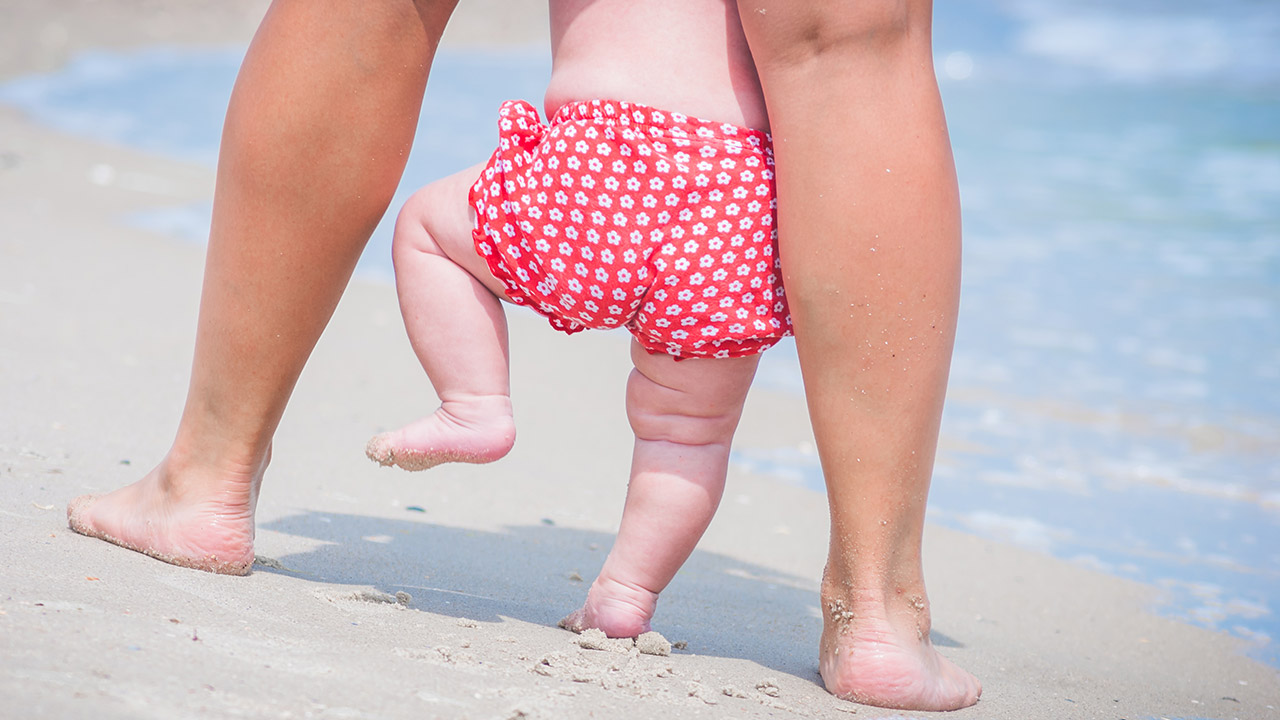 bebê na praia