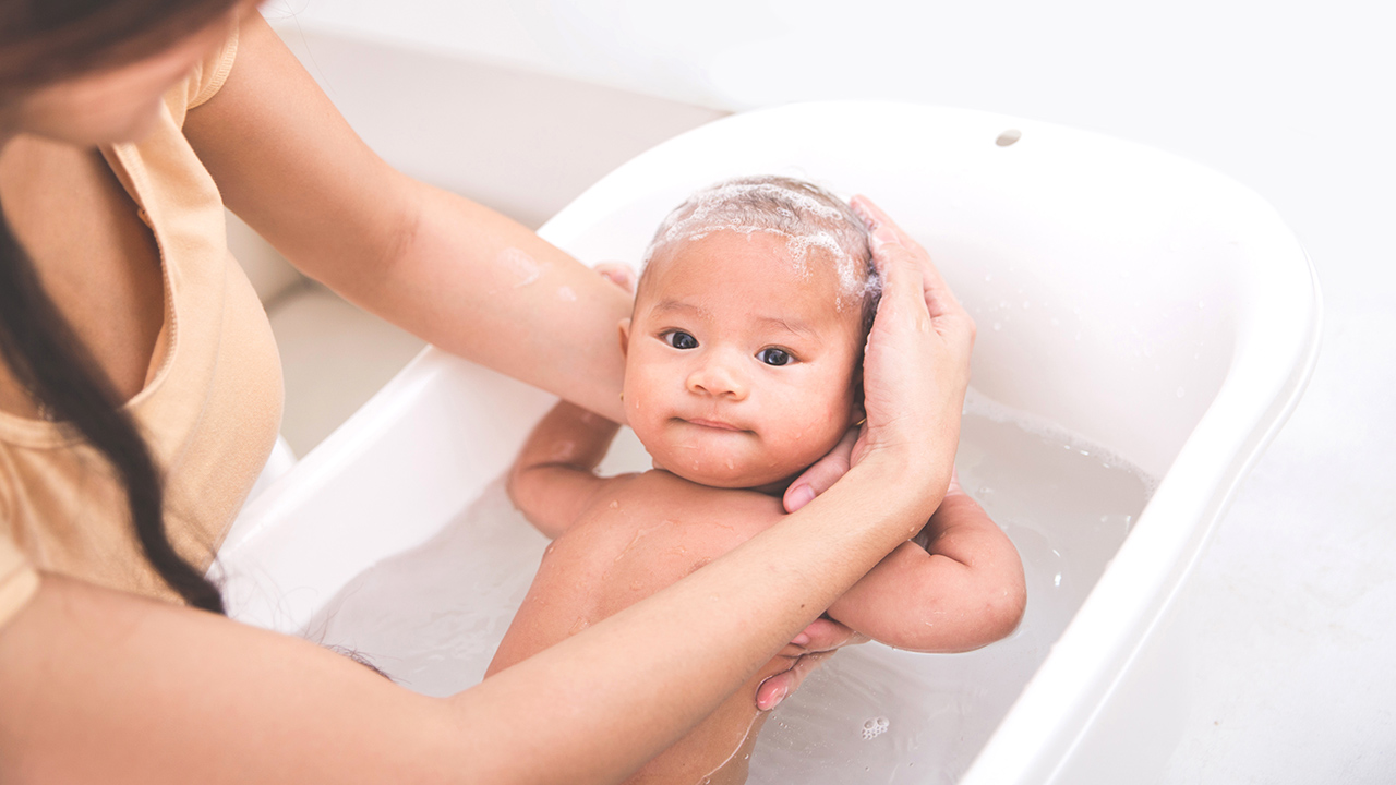 como dar banho no recém-nascido